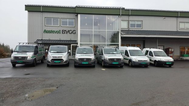 Austevoll Bygg AS firmalokaler med firmabiler